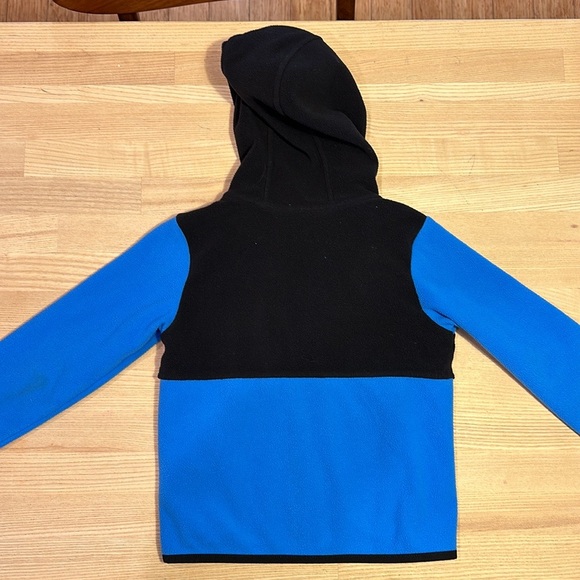 North Face light weight fleece. Size 4. - Picture 2 of 4